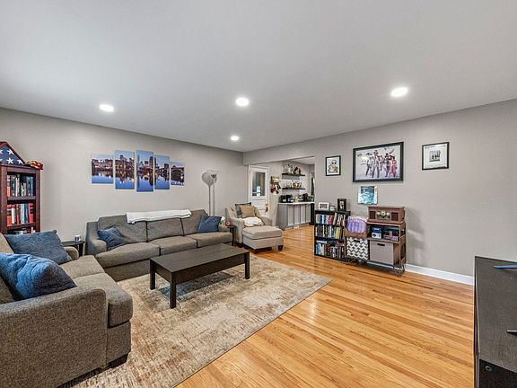 4th image of 329 Knollwood Dr
