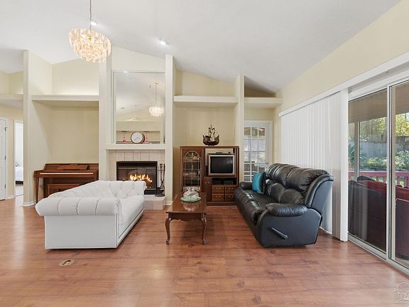 5th image of 811 Shadow Ridge Dr