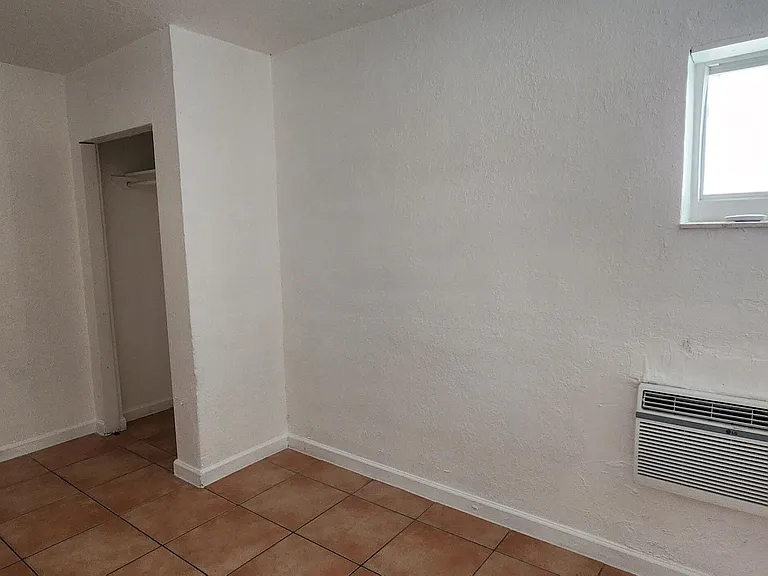 620 NW 7th Ave #16 — Photo 7