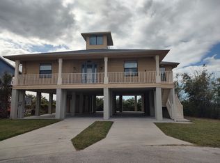 6900 Southwind Dr, Hudson, FL 34667