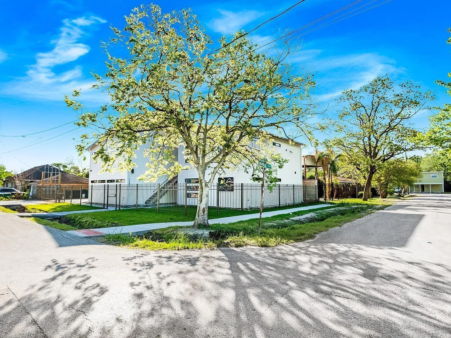 1 bed, 1.0 bath, 1512 sqft, $1,200 — Photo 1