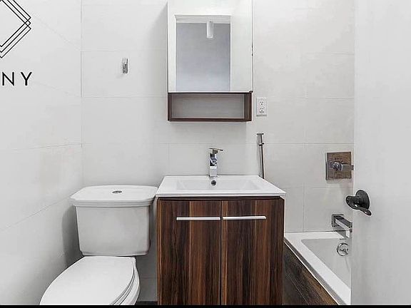 4th image of 913 Saint Johns Pl #3G
