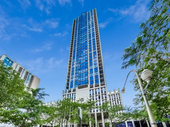1122 N Clark St APT 2404, Chicago, IL 60610