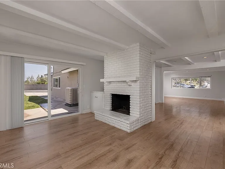 2336 La Linda Pl — Photo 11