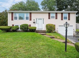 54 Amanda St, Cranston, RI 02920