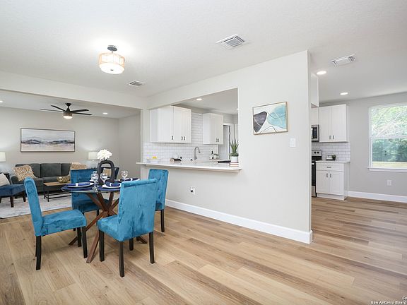 4th image of 205 IVY LN