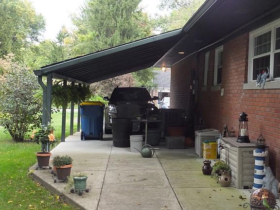 5th image of 905 Tulip Dr