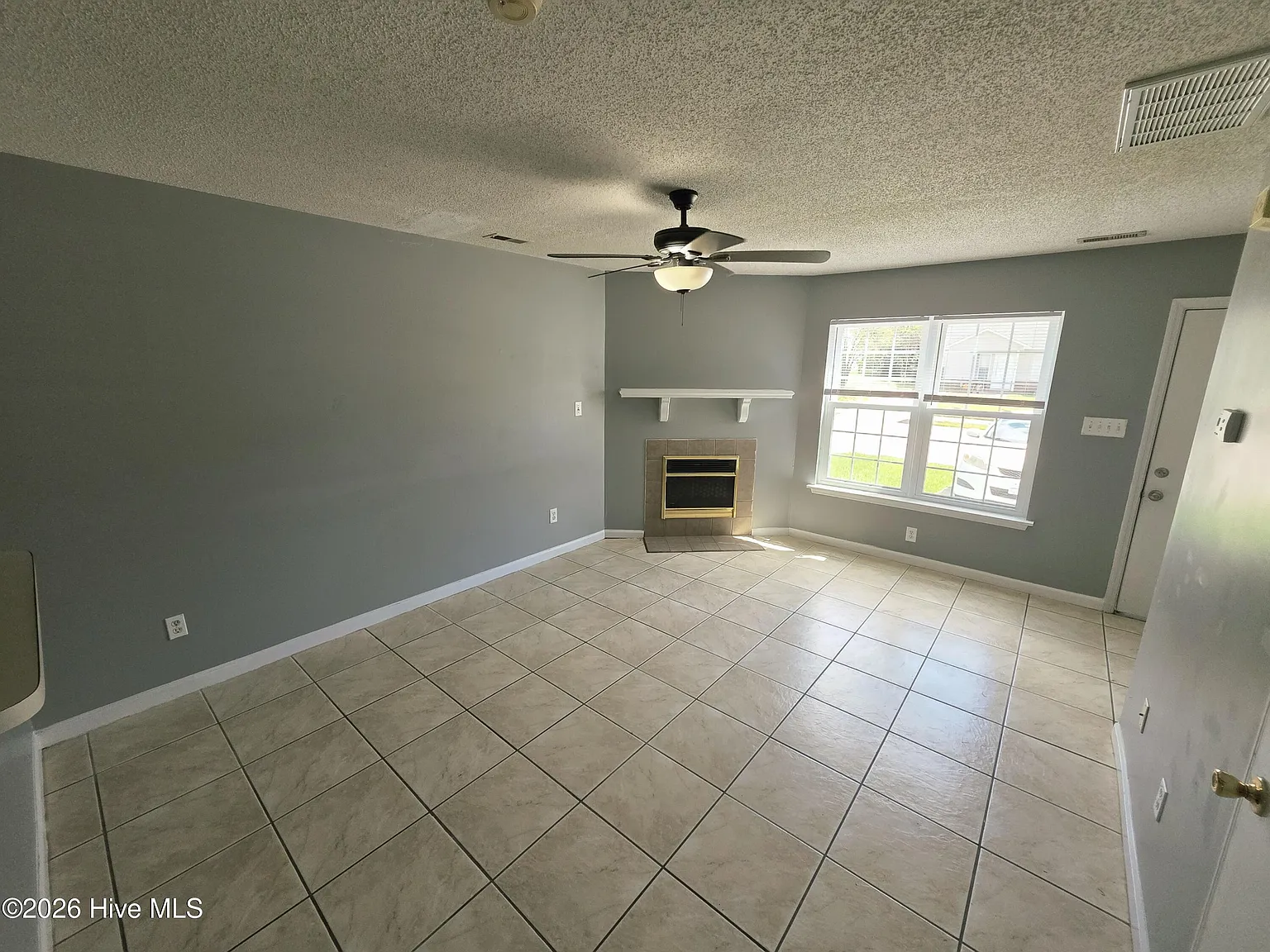 2 bed, 2.5 bath, $1,250 — Photo 4