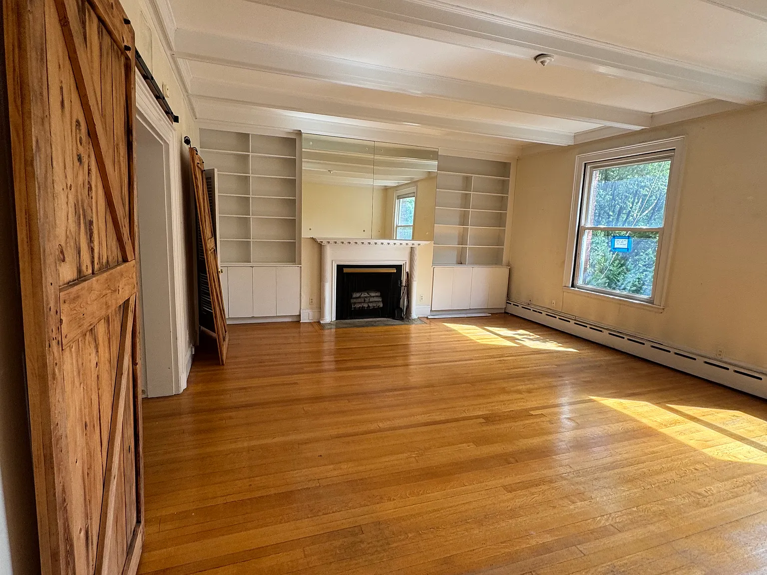3 bed, 2.5 bath, 9999 sqft, $4,750 — Photo 1