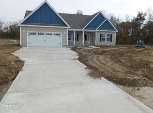 608 Bright Harvest Dr, Maysville, NC 28555