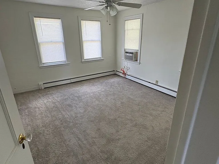 547 W Main St — Photo 36