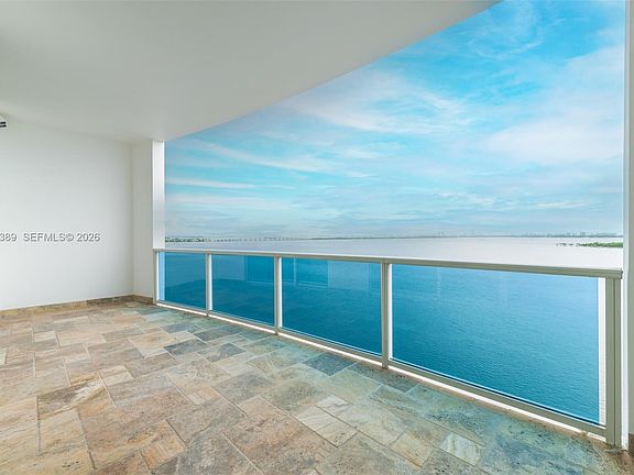 3rd image of 725 NE 22nd St APT 8E
