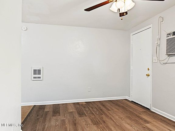 5th image of 2110 BROOKLYN Road