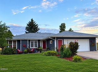 322 5th St, Center, ND 58530