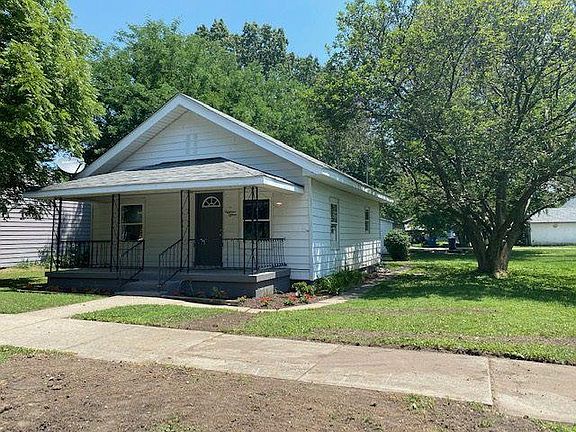 2nd image of 1815 Blaine Ave