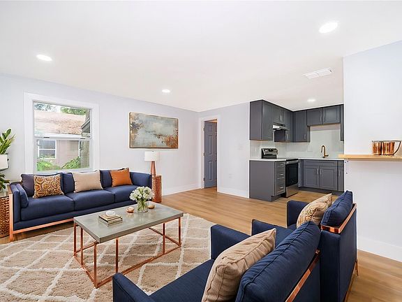 3rd image of 613 Citrus St #613