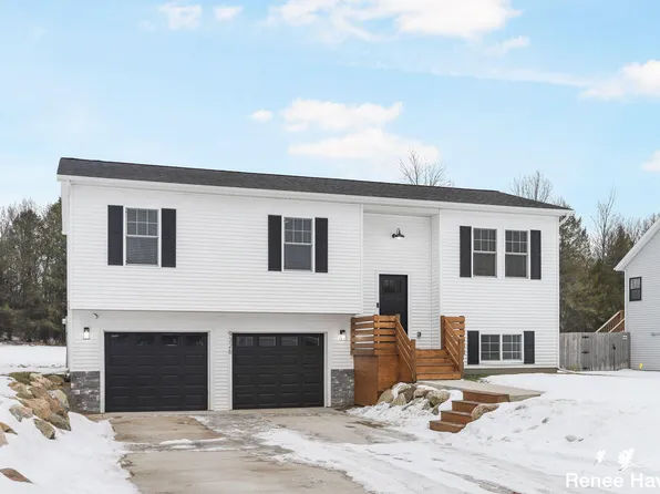 9326 Pauline St, Montague, MI 49437