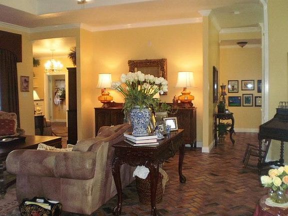 5th image of 484 E Park Manor Dr