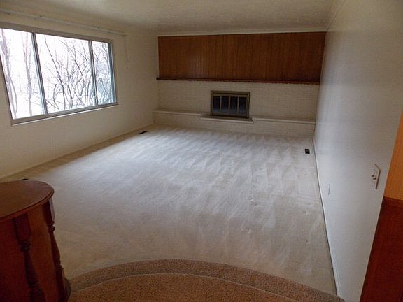 3rd image of 760 S Park Ave