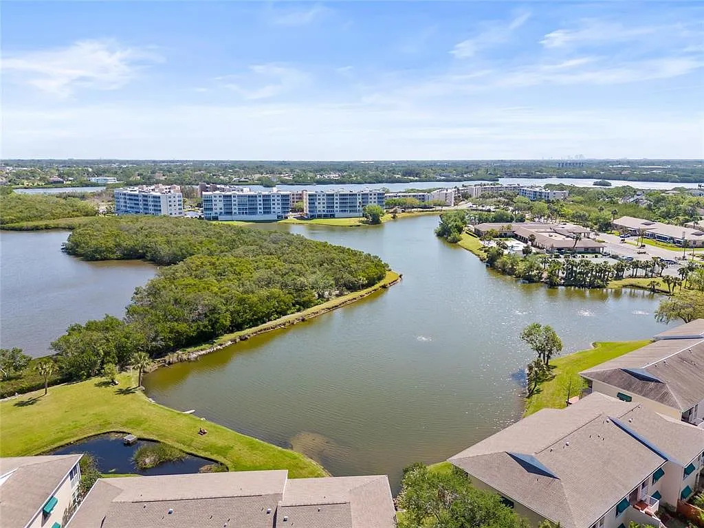 2 bed, 2.0 bath, 1010 sqft, $1,650 — Photo 2