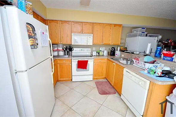 2212 White Pine Cir #B — Photo 6