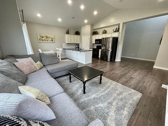 5th image of 478 E Vancott Way