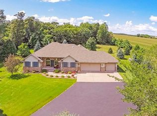 582 Country Oaks Ln, River Falls, WI 54022