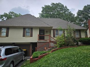 8005 N Tracy Ave, Gladstone, MO 64118