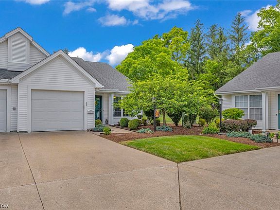 4th image of 1049 Lake Meadow Ln