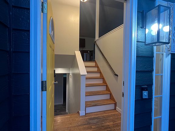 Front door entry w/ keypad