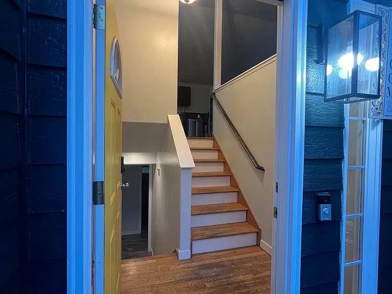 Front door entry w/ keypad