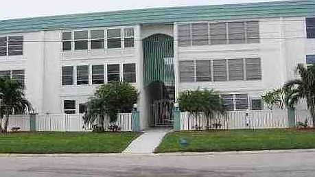 2nd image of 661 Poinsettia Ave APT 301