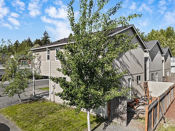3rd image of 304 115th Street Ct E