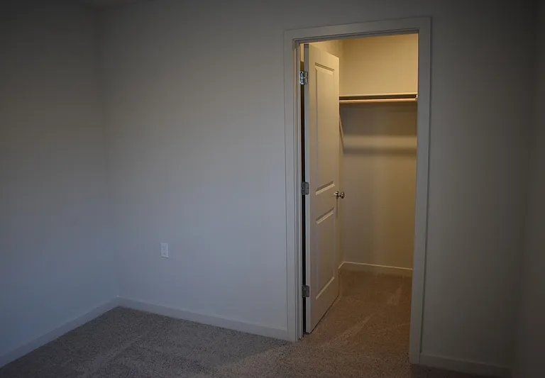 4624 Athena Dr — Photo 37