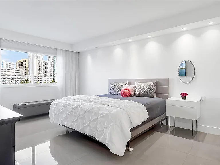 300 Bayview Dr #307 — Photo 17