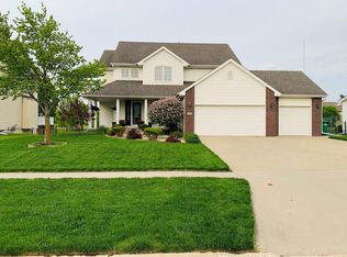 416 Oakwood Ct, Altoona, IA 50009