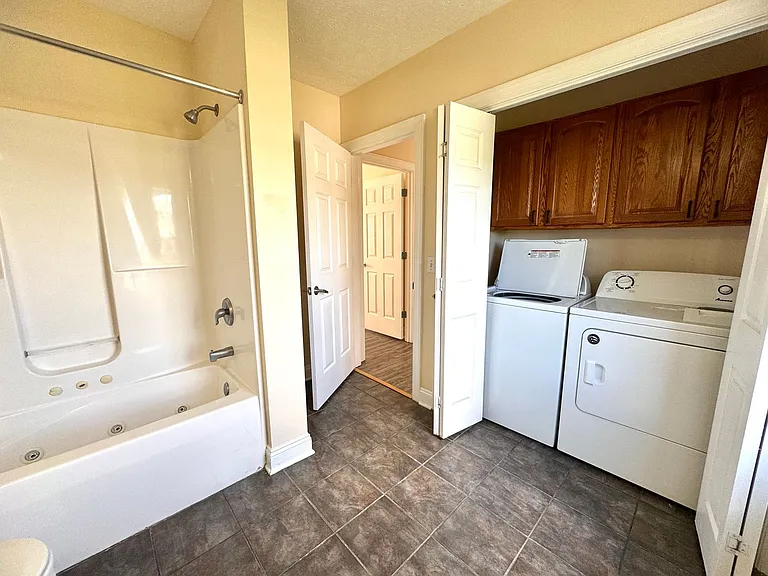 1045 Oak Tree Blvd NW — Photo 23