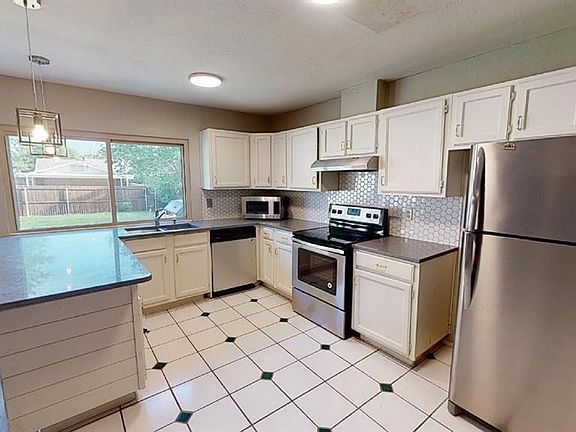5th image of 3417 Meadow Oaks Dr