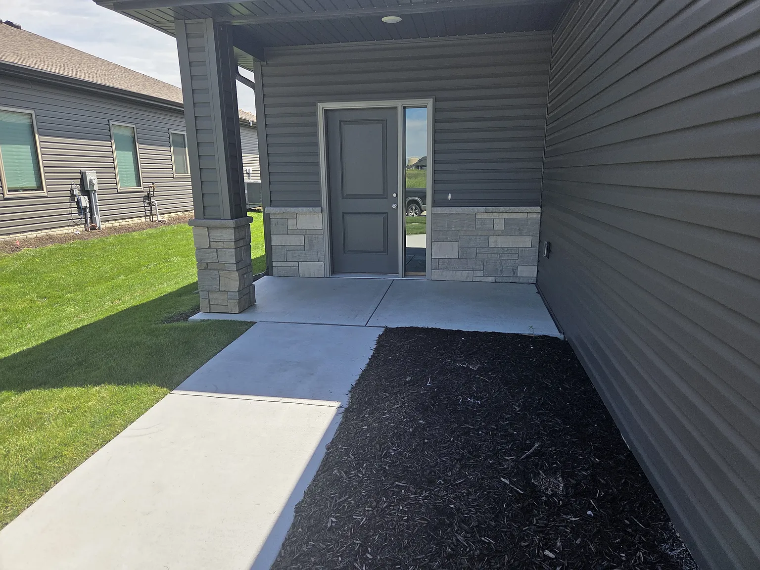 3 bed, 2173 sqft, $2,500 — Photo 2