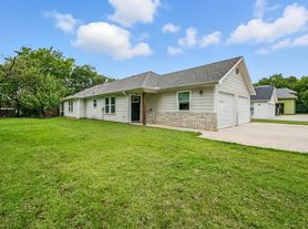 910 Throckmorton St, Ravenswood, WV