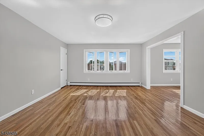 3 bed, 1.0 bath, 2688 sqft, $2,700 — Photo 3