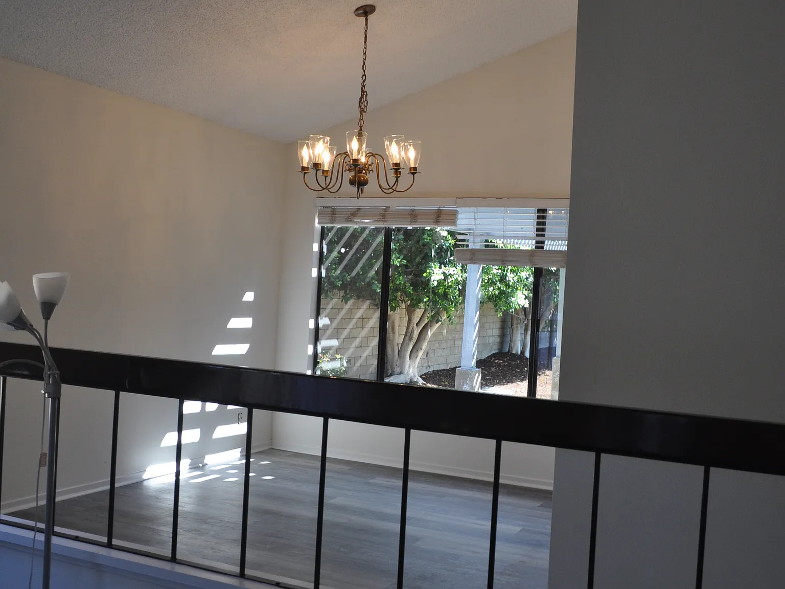4 bed, 2600 sqft, $4,600 — Photo 4