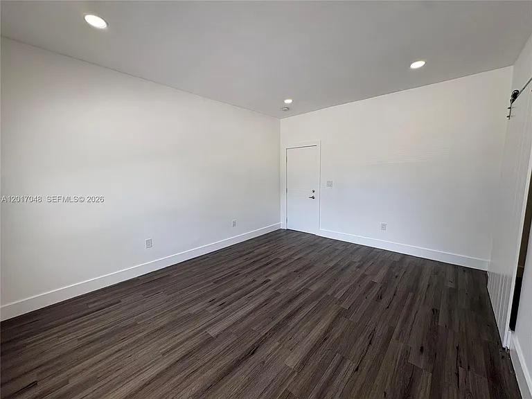 3237 SW 4th St #6 — Photo 3