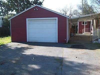 3rd image of 605 Eucalyptus Ave