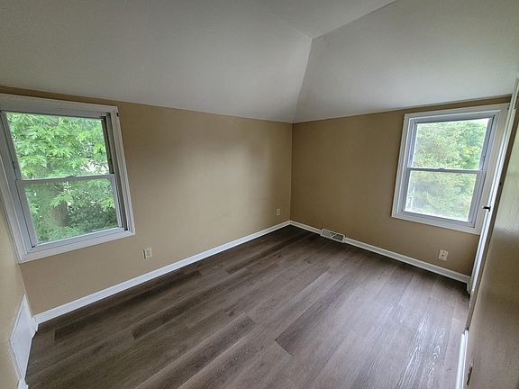 5th image of 4633 W Crawford Ave #4634