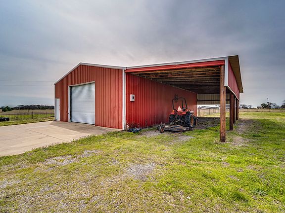 5th image of 901 Hoyt Rd
