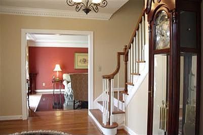 3rd image of 5005 Marchmont Way