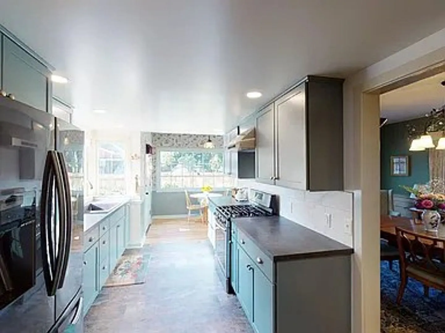Beautiful 4 bed 3 bath home - 322 W. Chapman — Photo 2