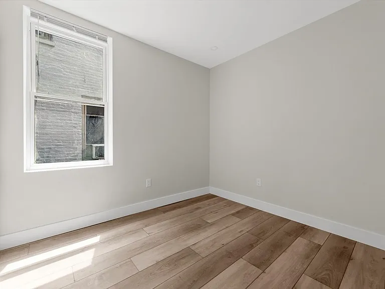 910 E 226th St #1 — Photo 6