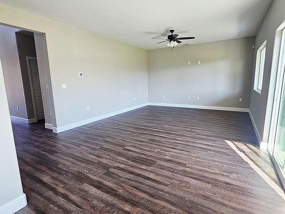 4th image of 1009 E Harter Drive